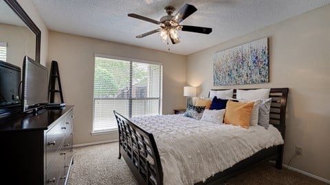 Classic Bedroom at Bardin Oaks, Arlington, TX